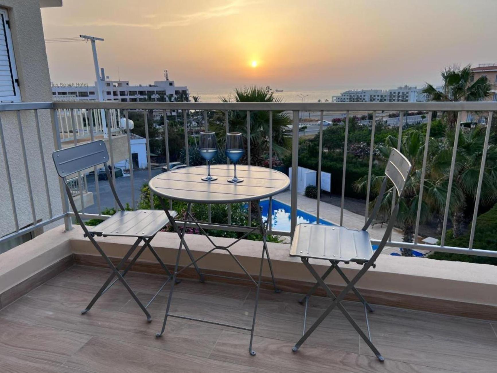 H&O Diamond Complex Sea View Apartment Paphos Exterior foto